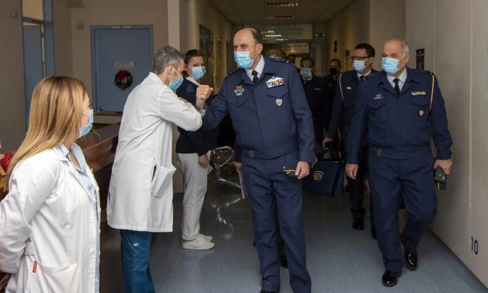 Α/ΓΕΑ: Ο Αντιπτέραρχος Μπλιούμης στο «μαχόμενο» 251 Γενικό Νοσοκομείο Αεροπορίας!